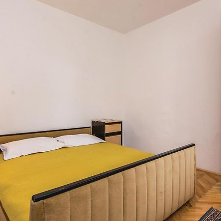 4 Bedroom Awesome Apartment In Starigrad Eksteriør billede