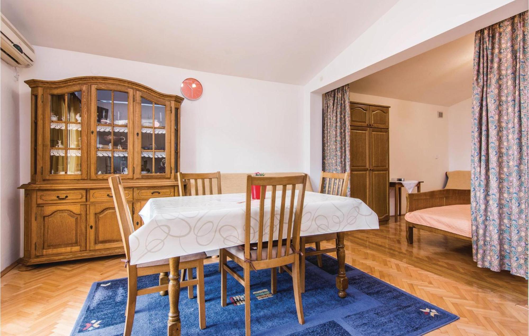 4 Bedroom Awesome Apartment In Starigrad Eksteriør billede