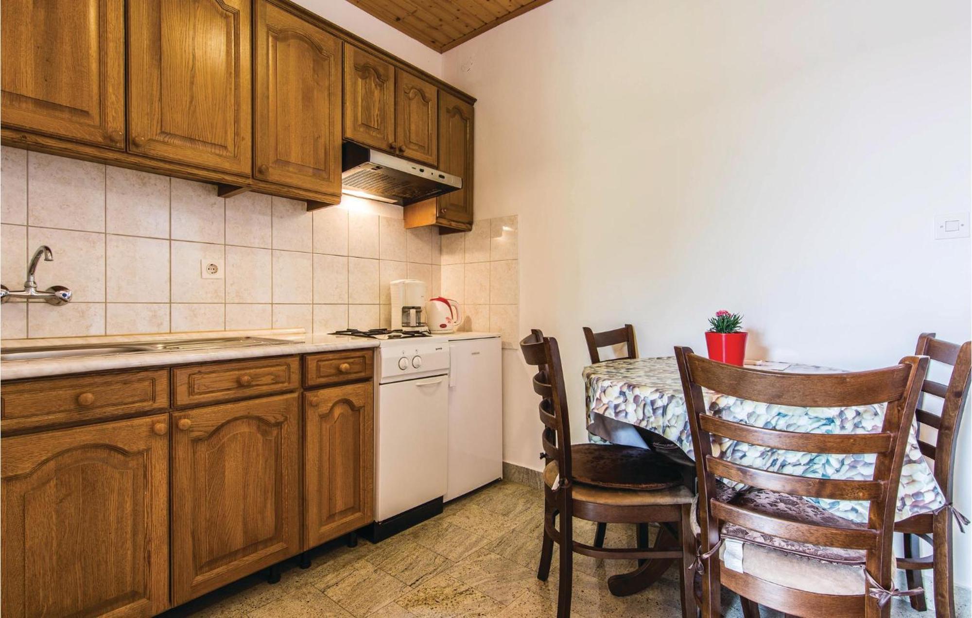 4 Bedroom Awesome Apartment In Starigrad Eksteriør billede