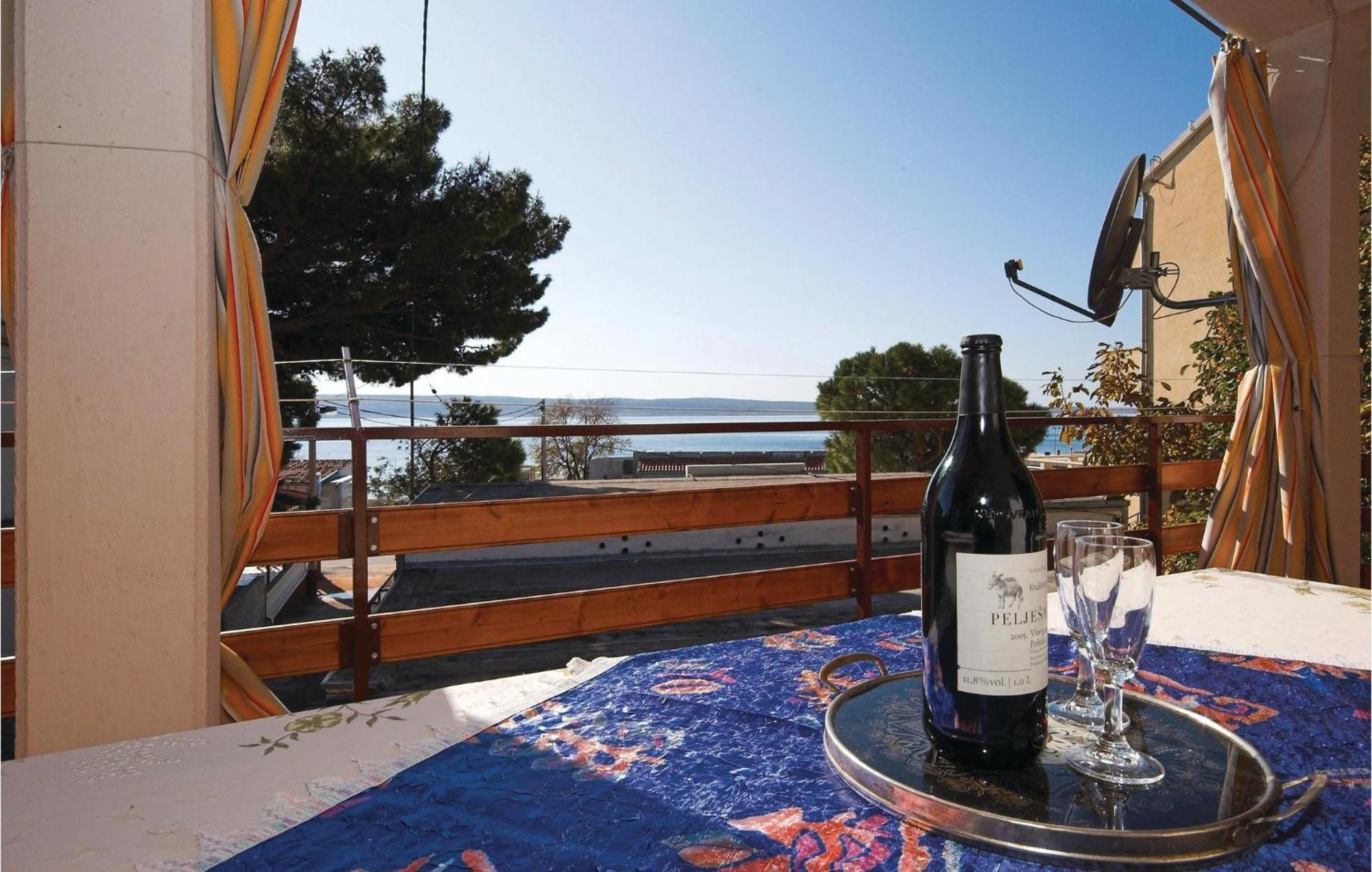 4 Bedroom Awesome Apartment In Starigrad Eksteriør billede