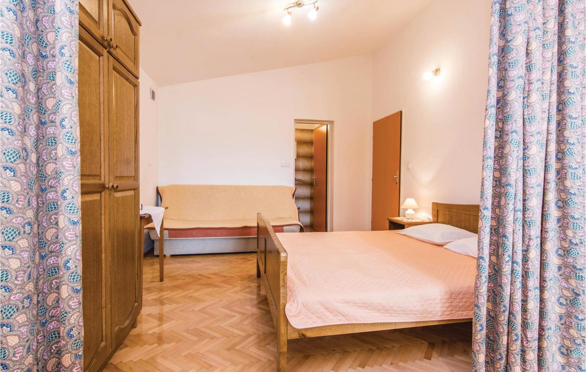 4 Bedroom Awesome Apartment In Starigrad Eksteriør billede